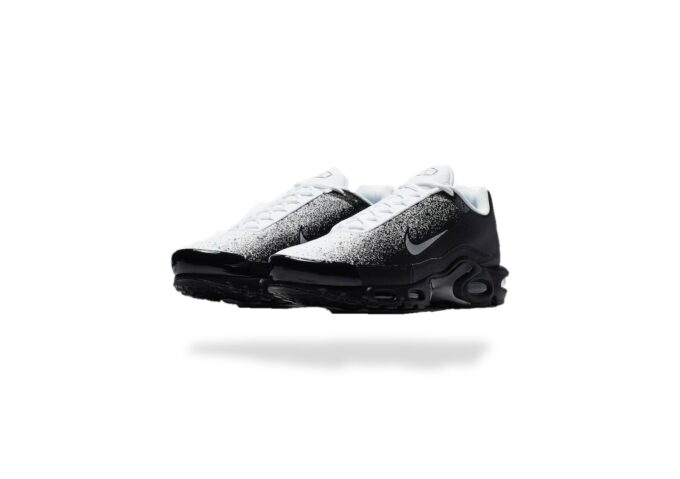 AIR MAX PLUS TN BLACK WHITE SPRAY PAINT