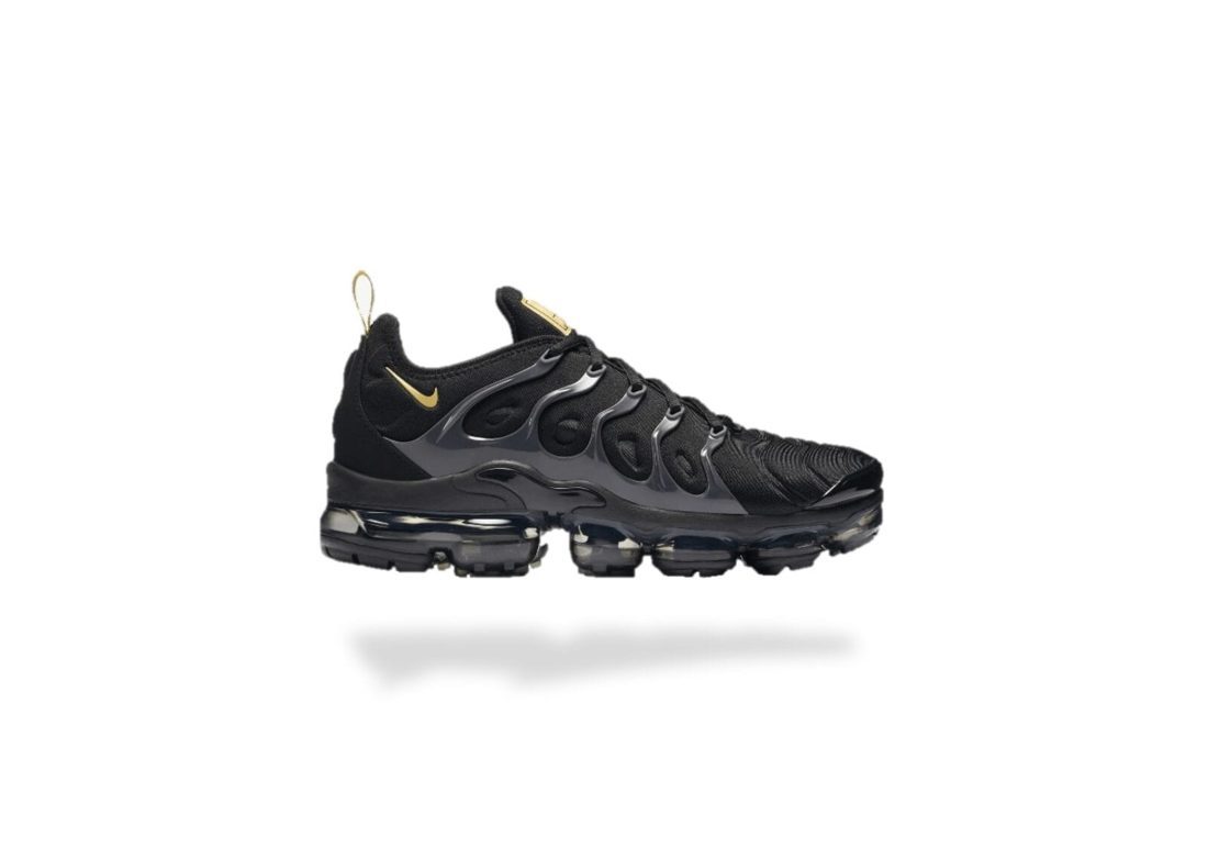 Nike vapormax plus hot sale black metallic gold