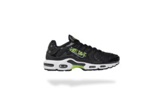 NIKE AIR MAX PLUS TN JUST DO IT BLACK VOLT NIKE AIR MAX PLUS TN JUST DO IT BLACK VOLT