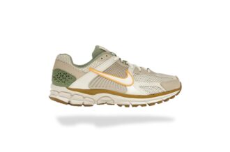 NIKE ZOOM VOMERO 5 SAIL LASER ORANGE