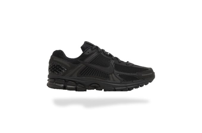 NIKE ZOOM VOMERO 5 TRIPLE BLACK