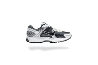 NIKE ZOOM VOMERO 5 BLACK METALLIC SILVER