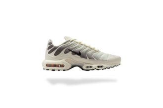 NIKE AIR MAX PLUS TN LIGHT OREWOOD BROWN