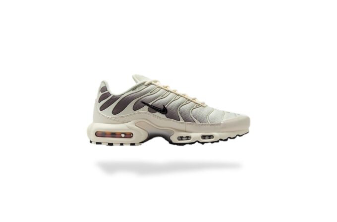 NIKE AIR MAX PLUS TN LIGHT OREWOOD BROWN