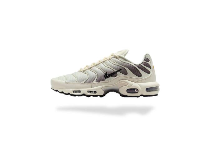NIKE AIR MAX PLUS TN LIGHT OREWOOD BROWN