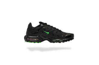 NIKE AIR MAX PLUS TN BLACK GREEN STRIKE