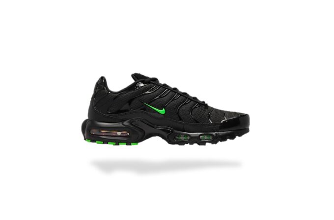 NIKE AIR MAX PLUS TN BLACK GREEN STRIKE