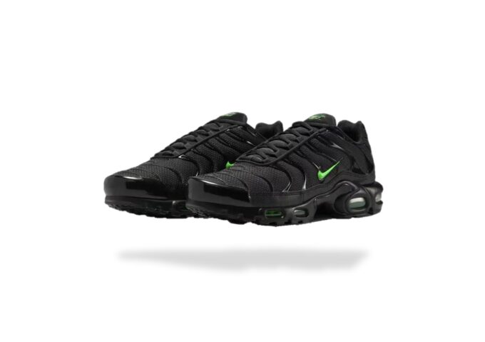 NIKE AIR MAX PLUS TN BLACK GREEN STRIKE