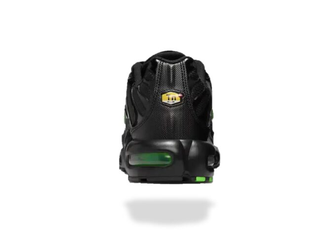 NIKE AIR MAX PLUS TN BLACK GREEN STRIKE